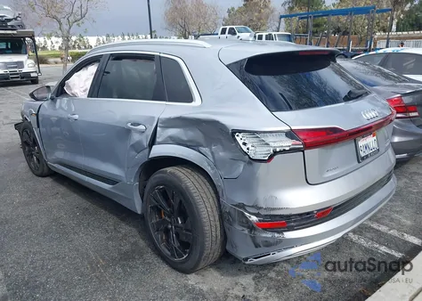 2022 Audi E-Tron Premium Quattro z USA, uszkodzony, nr VIN WA1AAAGE6NB020459